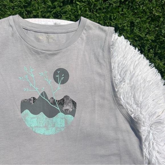 tentree Gray Tank Top with Mountain and Tree Graphic Design Women’s Size Medium - Picture 8 of 13